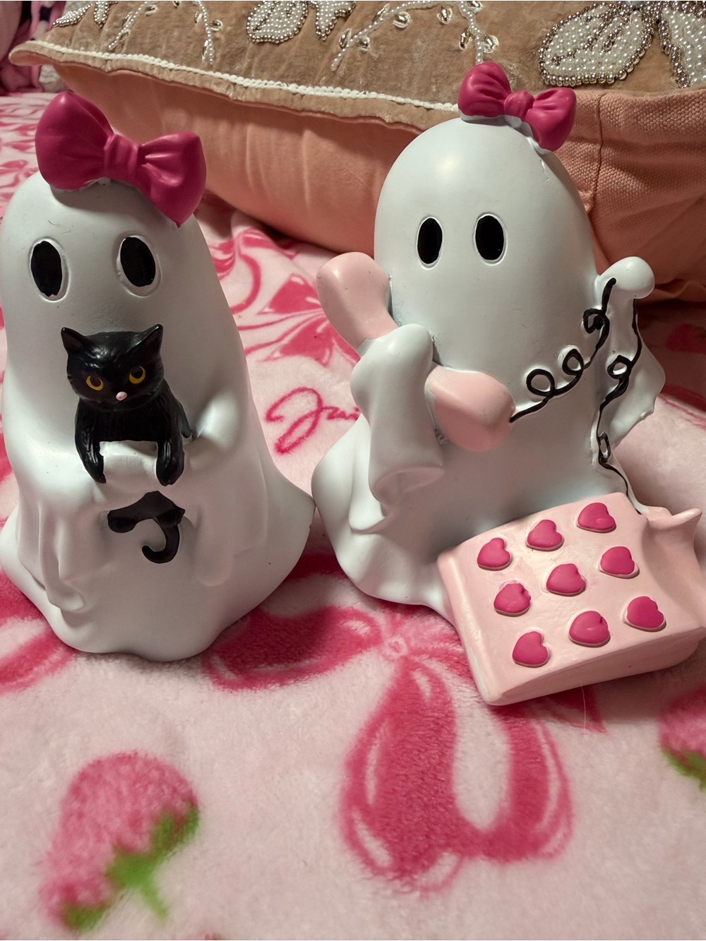 Pink Bow Mini Ghost White Ceramic Decor NWT